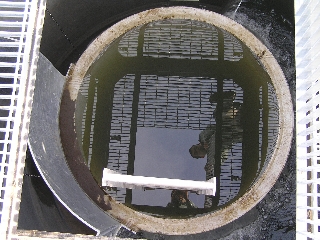 軽石円筒分水工内部